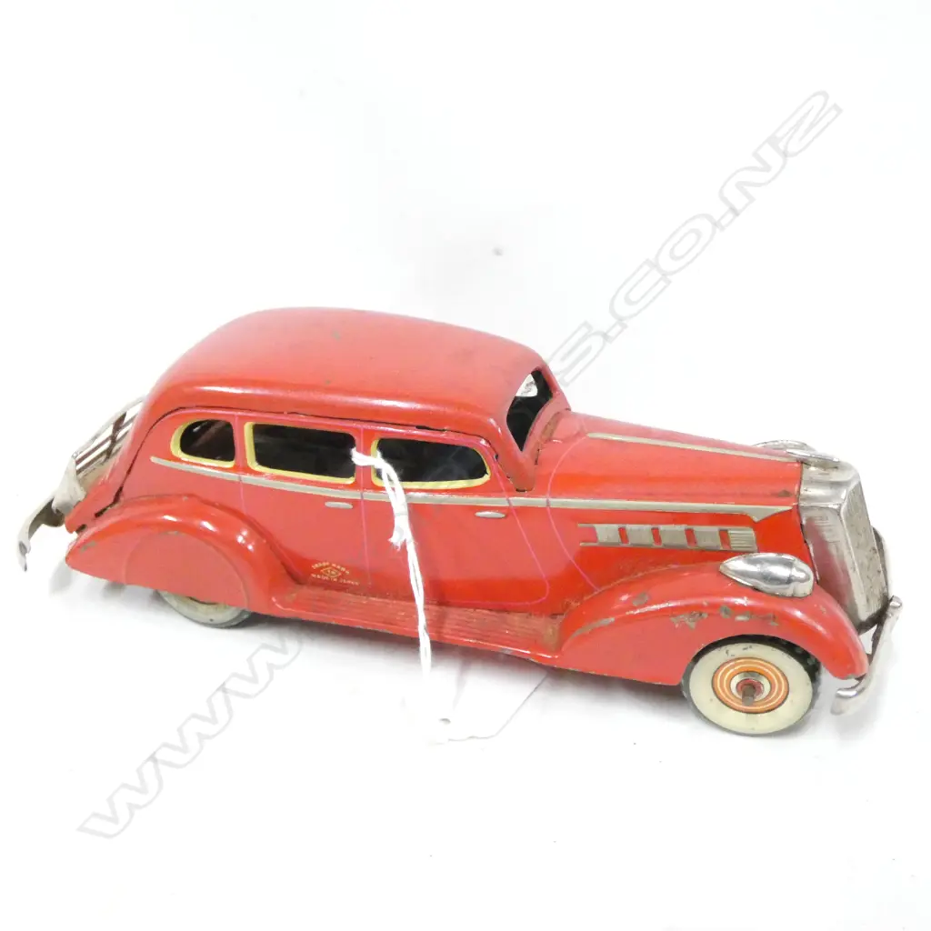 VINTAGE TIN PLATE RED WIND UP CAR L. 215MM  - WORKING Image 1++